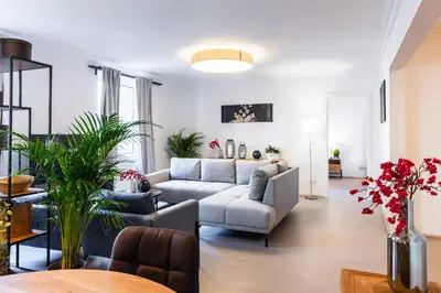 Ein Sitzbereich in der Unterkunft Experience Central Vienna from a Stylish and Modern Apartment
