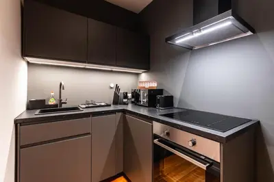 Küche/Küchenzeile in der Unterkunft Authentic apartment next to Schwedenplatz
