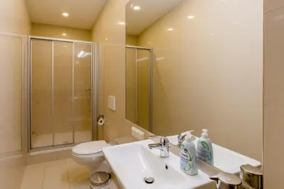 Ein Badezimmer in der Unterkunft Air Condition I all sights in walking distance I 201 Mbit Wifi