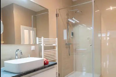Ein Badezimmer in der Unterkunft Comfortable Apartments Vienna 1100 with contactless Check-in