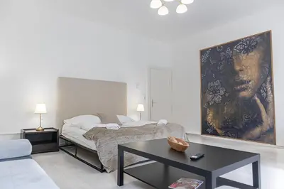 Ein Bett oder Betten in einem Zimmer der Unterkunft Affordable 1BR Apt, Next to Rennweg & Belvedere