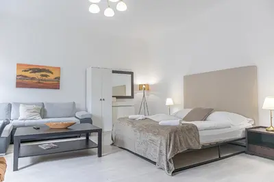 Ein Bett oder Betten in einem Zimmer der Unterkunft Affordable 1BR Apt, Next to Rennweg & Belvedere