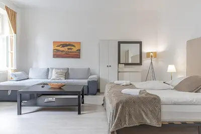 Ein Bett oder Betten in einem Zimmer der Unterkunft Affordable 1BR Apt, Next to Rennweg & Belvedere