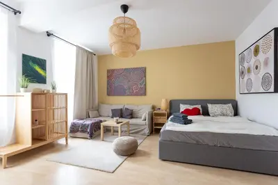 Ein Bett oder Betten in einem Zimmer der Unterkunft NEW ShalalaLiving Vienna - Lovely Family Home near Schönbrunn KG14