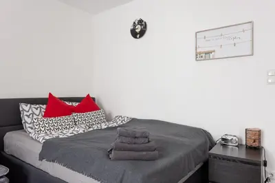 Ein Bett oder Betten in einem Zimmer der Unterkunft NEW ShalalaLiving Vienna - Lovenest or Workspace near Schönbrunn BG