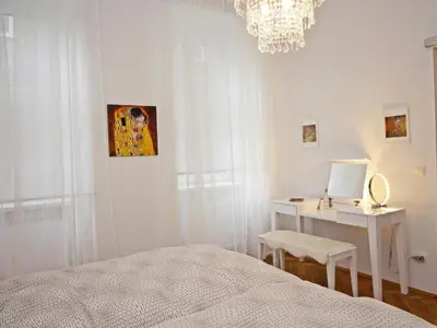 Ein Bett oder Betten in einem Zimmer der Unterkunft Ferienwohnung Klimt