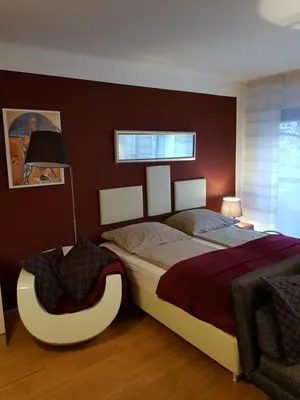 Ein Bett oder Betten in einem Zimmer der Unterkunft BullsLiving Kaisermühlen Apartment Erni next to UNO City