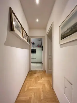 Küche/Küchenzeile in der Unterkunft Vienna Design Apartment by Rabe - kostenfreier Parkplatz & Netflix & Coffee-Bar - nahe Schloss Schönbrunn