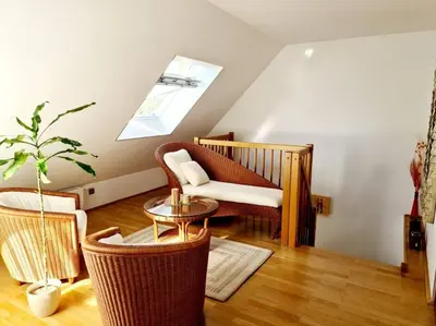 Ein Sitzbereich in der Unterkunft luxury 4 bedroom roof apt with 3 balconies & view