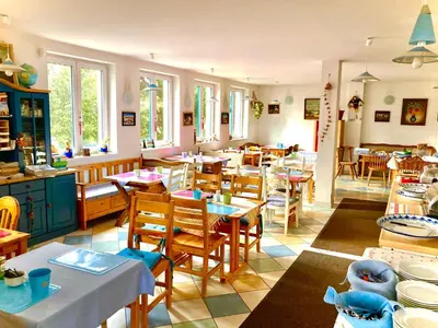 Ein Restaurant oder anderes Speiselokal in der Unterkunft Gästezimmer Puzwidu