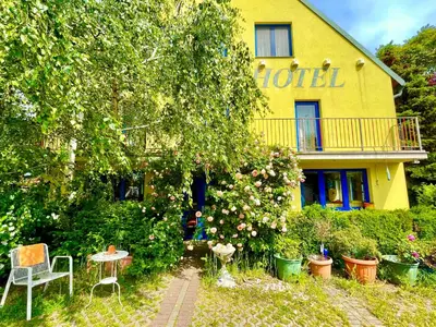 Ein Garten an der Unterkunft Gästezimmer Puzwidu
