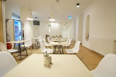 Ein Restaurant oder anderes Speiselokal in der Unterkunft Dan In'n Out