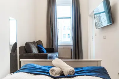 Ein Bett oder Betten in einem Zimmer der Unterkunft Pleasant 3 private rooms in shared Apartment- Ideal for short & Longstays