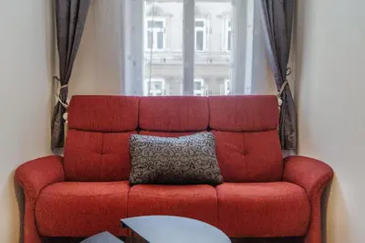 Ein Sitzbereich in der Unterkunft Modern 3BR Apt with LR near Wiener Stadthalle