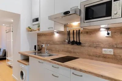 Küche/Küchenzeile in der Unterkunft Thalia Garden Suites - 8 min to city center