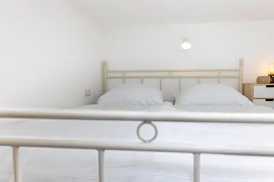 Ein Bett oder Betten in einem Zimmer der Unterkunft Thalia Garden Suites - 8 min to city center
