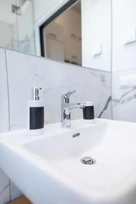 Ein Badezimmer in der Unterkunft Thalia Garden Suites - 8 min to city center