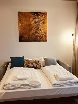Ein Bett oder Betten in einem Zimmer der Unterkunft Royal Swan Skyline, Wien