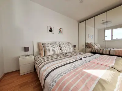Ein Bett oder Betten in einem Zimmer der Unterkunft Near Lake Stylish & Fully Furnished Apartment