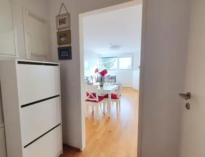 Küche/Küchenzeile in der Unterkunft Near Lake Stylish & Fully Furnished Apartment