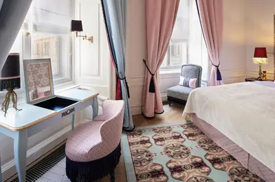Ein Bett oder Betten in einem Zimmer der Unterkunft The Leo Grand