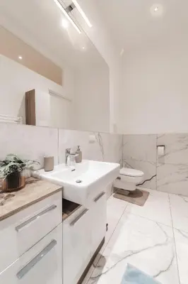Ein Badezimmer in der Unterkunft Cozy Apartment, 2 Private terraces, 8 min to city center