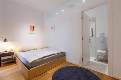 Ein Badezimmer in der Unterkunft Cozy Apartment, 2 Private terraces, 8 min to city center