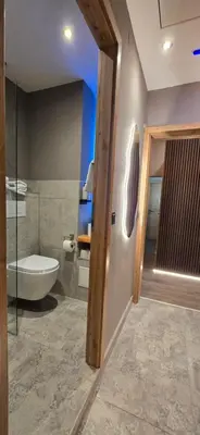 Ein Badezimmer in der Unterkunft Elegance Studios