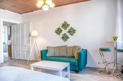 Grundriss der Unterkunft Perfectly situated 2BR shared Apt- ideal for short & Longstays