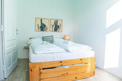 Grundriss der Unterkunft Perfectly situated 2BR shared Apt- ideal for short & Longstays