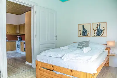 Grundriss der Unterkunft Perfectly situated 2BR shared Apt- ideal for short & Longstays