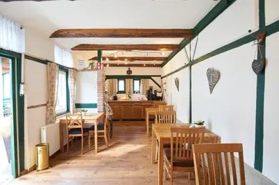 Ein Restaurant oder anderes Speiselokal in der Unterkunft Gästezimmer Victoria