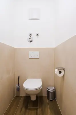 Ein Badezimmer in der Unterkunft Urban jungle apartment next to Pràter & old town
