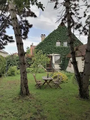 Ein Garten an der Unterkunft Gartenapartment Storchenblick