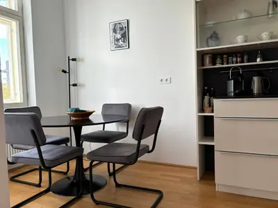 Küche/Küchenzeile in der Unterkunft Casa Nostra - Moderne lichtdurchflutete Wohnung am Augarten
