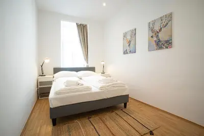 Ein Bett oder Betten in einem Zimmer der Unterkunft Modern and lovely apartment next to subway station