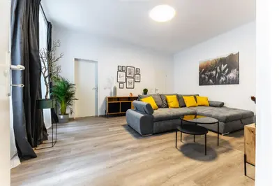 Ein Sitzbereich in der Unterkunft Modern and lovely apartment next to subway station