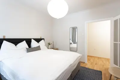 Ein Bett oder Betten in einem Zimmer der Unterkunft Chic 1-Bed Apt by Canal Walk to Historic Centre