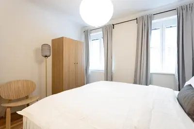 Ein Bett oder Betten in einem Zimmer der Unterkunft Chic 1-Bed Apt by Canal Walk to Historic Centre