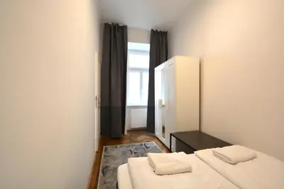 Ein Bett oder Betten in einem Zimmer der Unterkunft UNIVERSUM APARTMENT 4