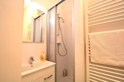 Ein Badezimmer in der Unterkunft UNIVERSUM APARTMENT 4