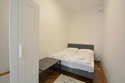 Ein Bett oder Betten in einem Zimmer der Unterkunft UNIVERSUM APARTMENT 4