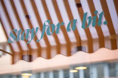 Ein Zertifikat, Auszeichnung, Logo oder anderes Dokument, das in der Unterkunft magdas HOTEL Vienna City - First Social Business HOTEL in Austria ausgestellt ist