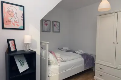 Ein Bett oder Betten in einem Zimmer der Unterkunft Milky Way Top Floor 2-bedroom Apartment air condition