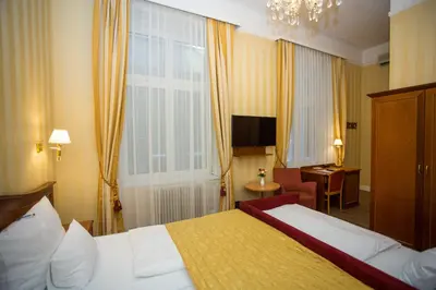 Ein Bett oder Betten in einem Zimmer der Unterkunft OPERA Am Operneck SELF CHECK IN