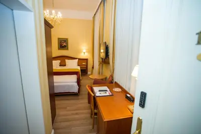 Ein Bett oder Betten in einem Zimmer der Unterkunft OPERA Am Operneck SELF CHECK IN