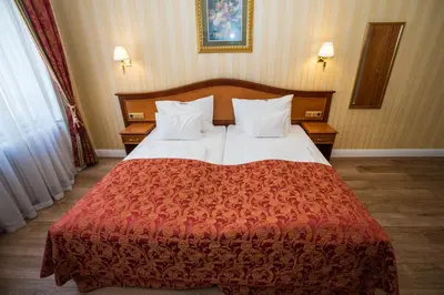Ein Bett oder Betten in einem Zimmer der Unterkunft OPERA Am Operneck SELF CHECK IN