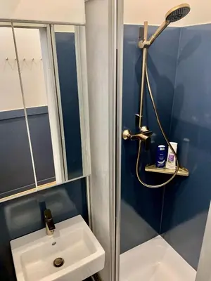 Ein Badezimmer in der Unterkunft Adele Blue Danube (10 min to Center)