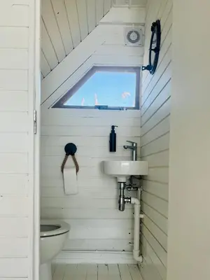 Ein Badezimmer in der Unterkunft Seehütte Neusiedlersee - Strandhaus, Elektroboot inklusive
