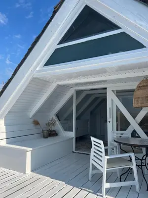Ein Balkon oder eine Terrasse in der Unterkunft Seehütte Neusiedlersee - Strandhaus, Elektroboot inklusive